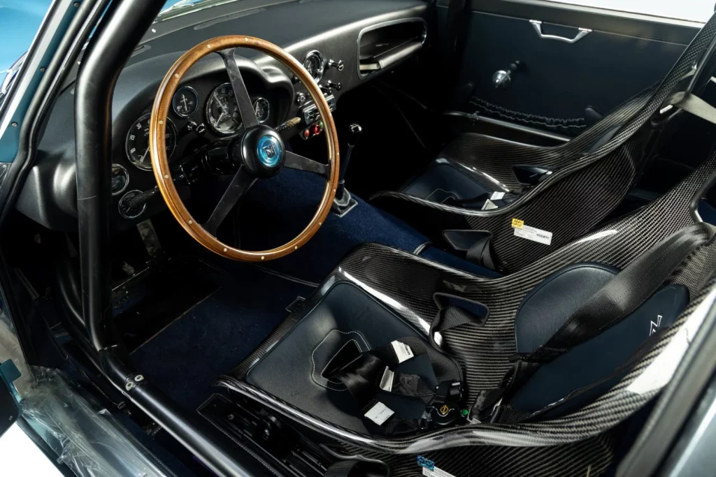 2025 Aston Martin Centenary Collection. Imagen interior.