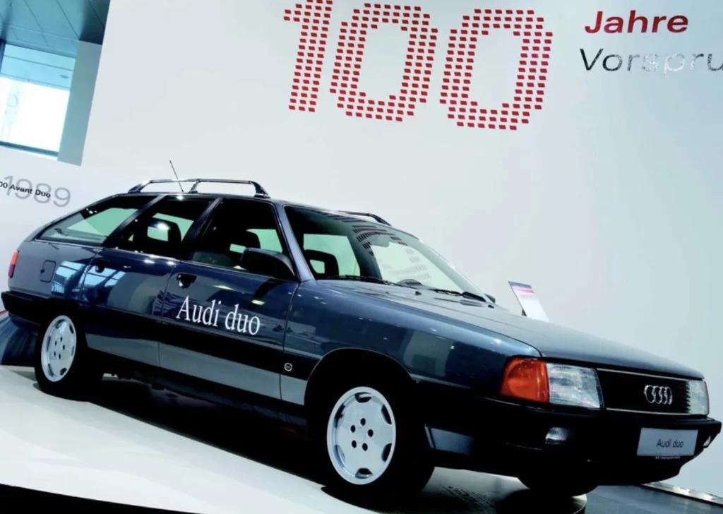 Audi 100 Avant quattro Duo: El coche del anuncio de Audi es este y nació hace 35 años 1 Motor16 2025 Audi 100 Avant quattro Duo. Imagen salón.