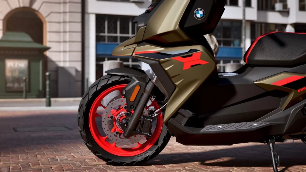 Se compra una moto china y alucina con lo que se encuentra cuando le quita tres tornillos 1 Motor16 2025 BMW Motorrad. Carné A2. Imagen portada.