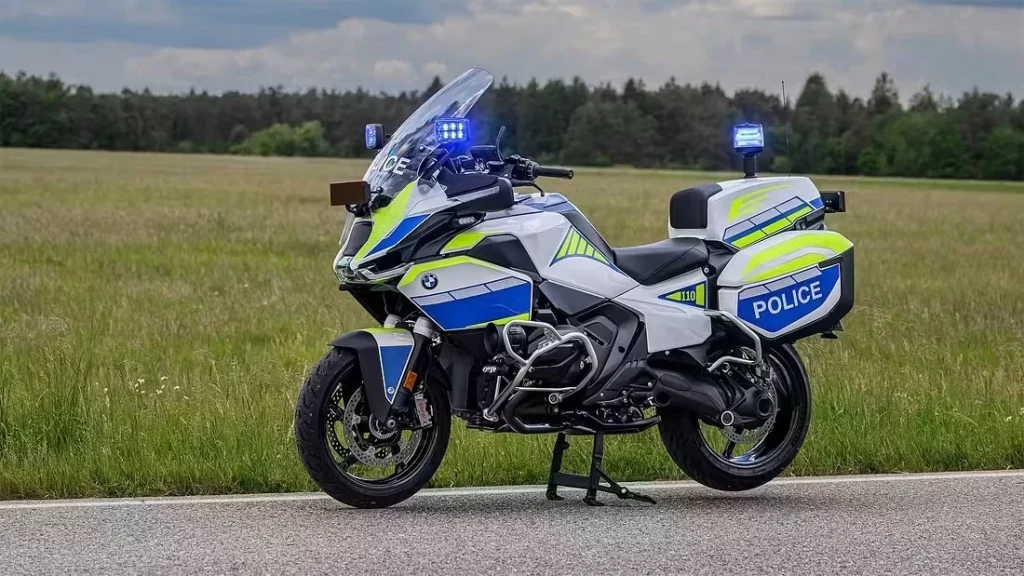 NAD crea para la BMW R1300 unas maletas tan exclusivas como esta moto 4 Motor16 2025 BMW R1300 Policía. Maletas NAD. Imagen.