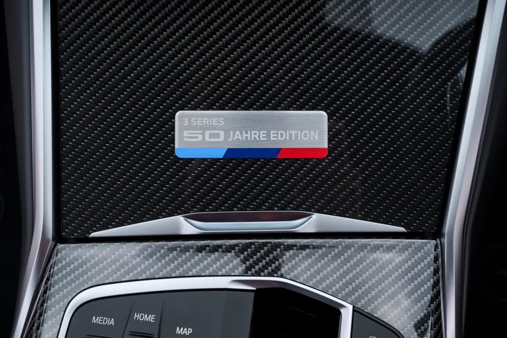El BMW Serie 3 celebra sus 50 años en Australia con esta edición limitada 3 Motor16 2025 BMW Serie 3 50 Jahre Edition. Australia. Imagen placa.