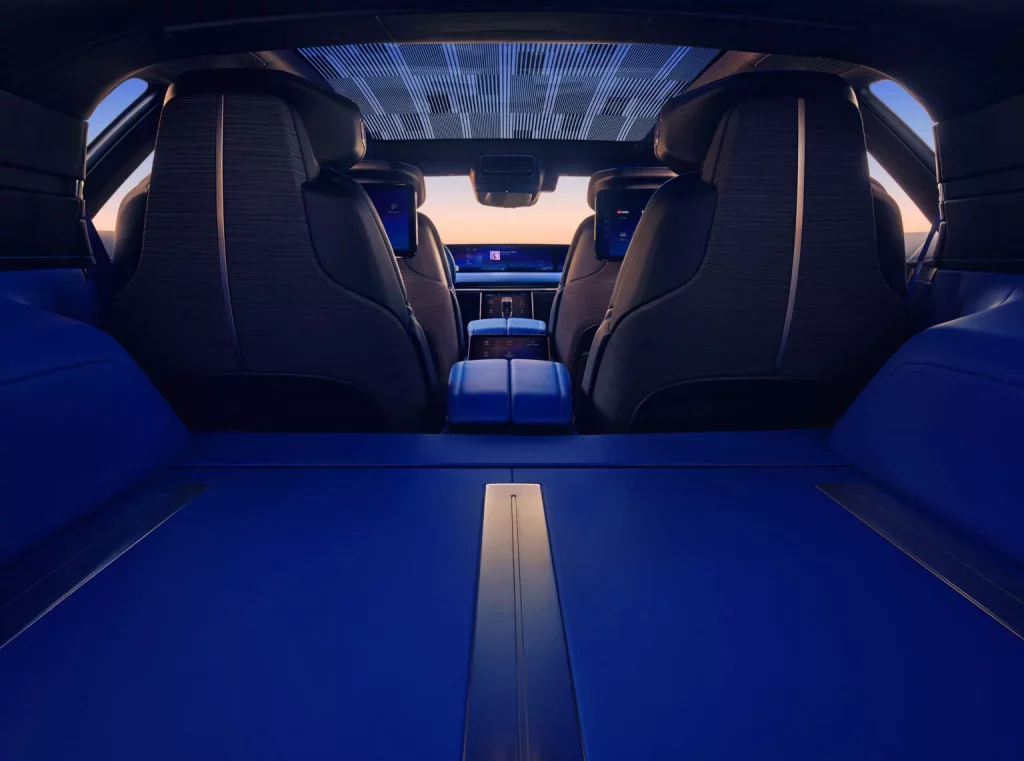 Cadillac Celestiq: La joya eléctrica con la que retan a Bentley y Rolls-Royce 22 Motor16 2025 Cadillac Celestiq 13 Motor16
