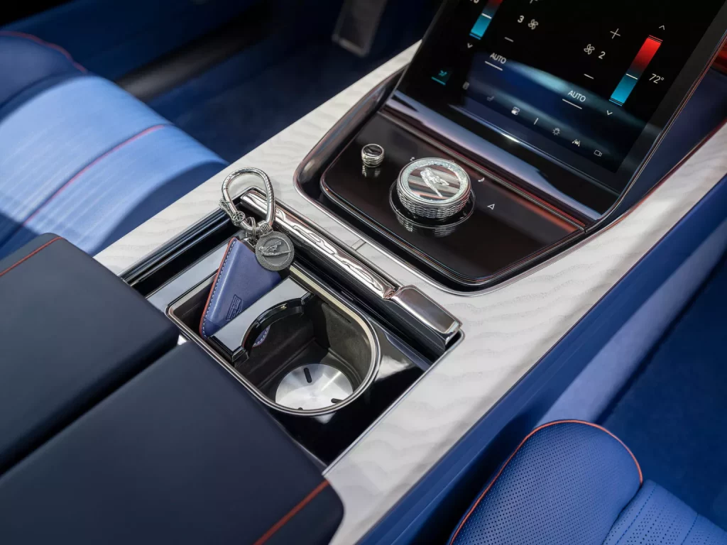Cadillac Celestiq: La joya eléctrica con la que retan a Bentley y Rolls-Royce 23 Motor16 2025 Cadillac Celestiq 2 Motor16