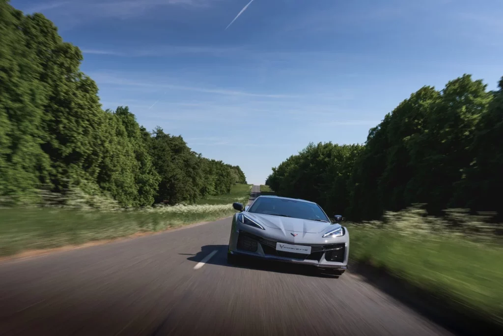 2025 Chevrolet Corvette E-Ray. UK. Imagen movimiento.