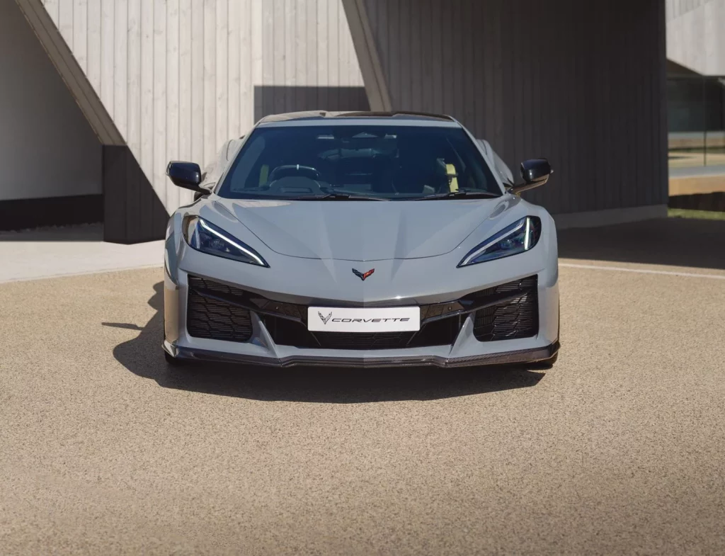 2025 Chevrolet Corvette E Ray 9 Motor16