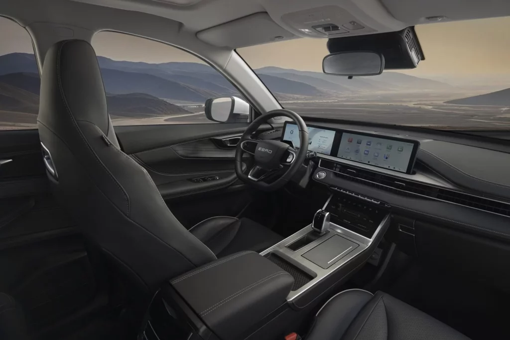 Las cartas que juega el EBRO S400 para ser la nueva referencia en seguridad 1 Motor16 2025 EBRO S400. Seguridad. Imagen interior.