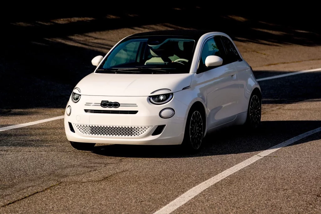2025 Fiat 500 Hybrid. Mirafiori. Imagen movimiento.