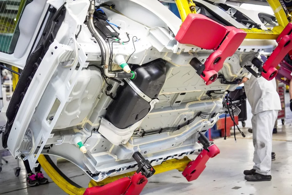 2025 Fiat 500 Hybrid Mirafiori 18 Motor16