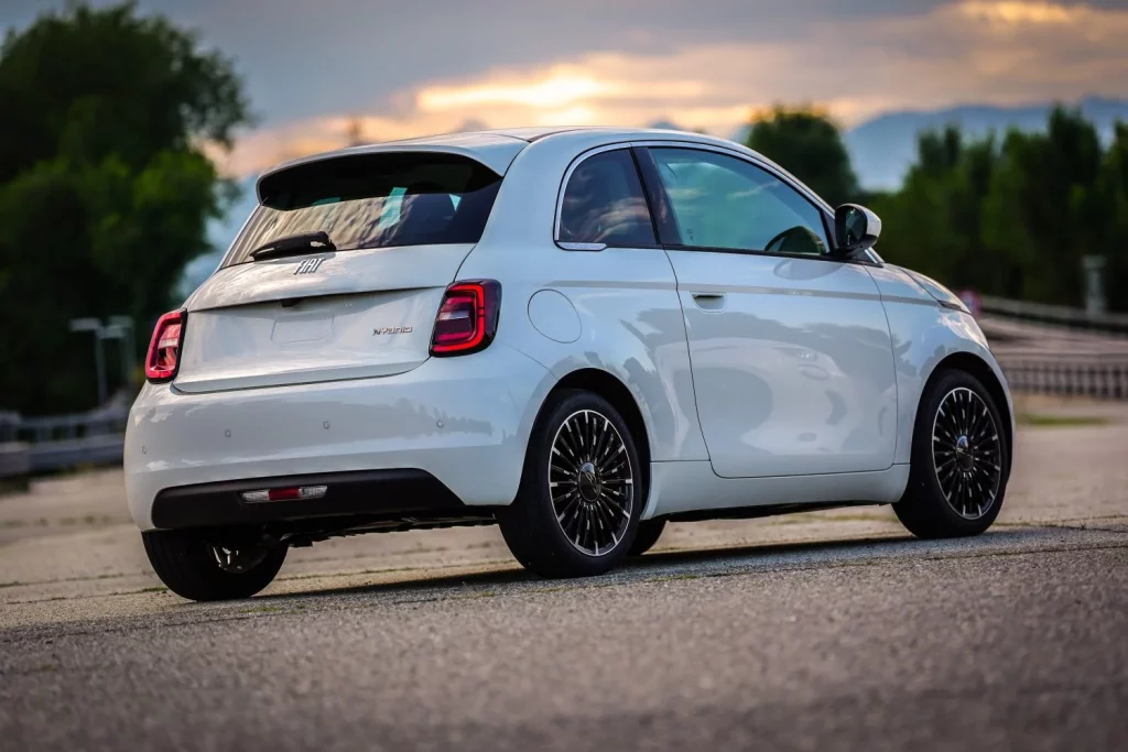 2025 Fiat 500 Hybrid Mirafiori 19 Motor16