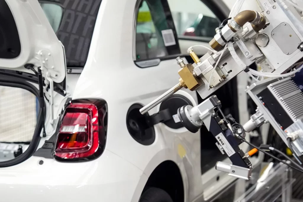 2025 Fiat 500 Hybrid Mirafiori 21 Motor16