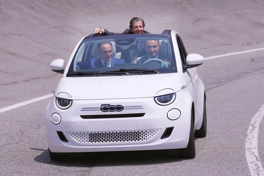 2025 Fiat 500 Hybrid Mirafiori 24 Motor16