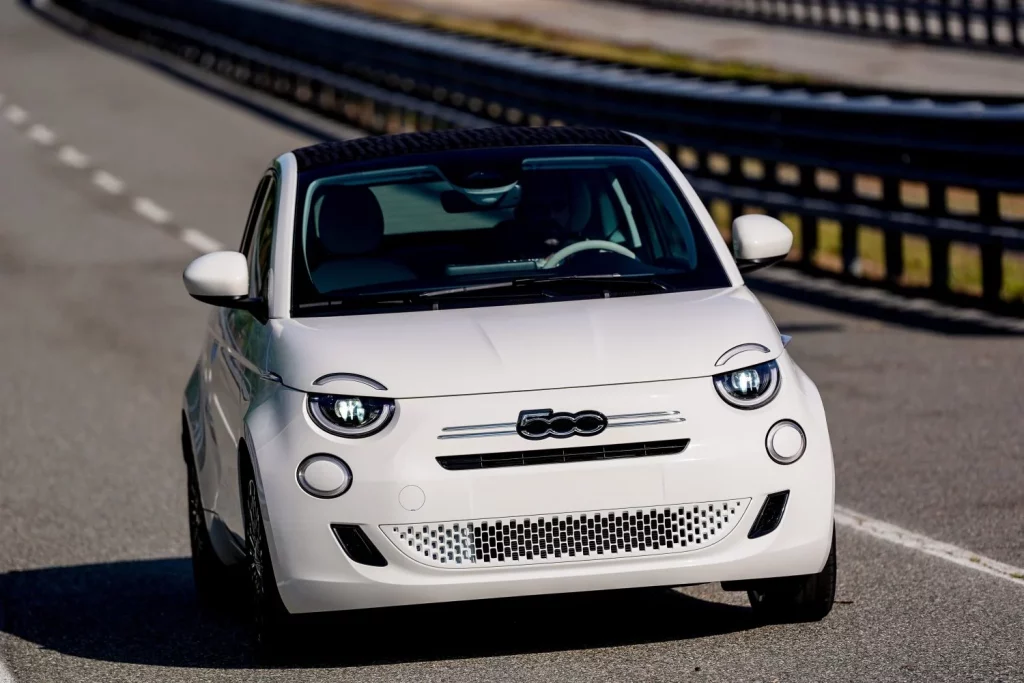 2025 Fiat 500 Hybrid Mirafiori 7 Motor16