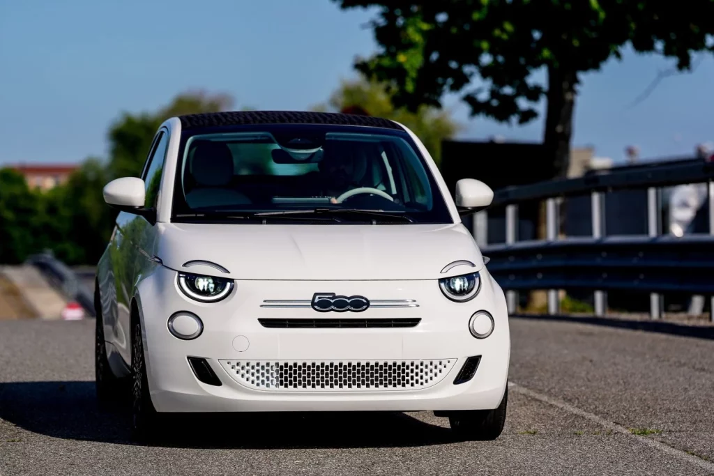 2025 Fiat 500 Hybrid Mirafiori 8 Motor16