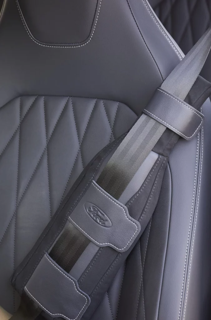 SupportBelt: Ford ayuda a crear el cinturón de seguridad que elimina barreras 1 Motor16 2025 Ford SupportBelt. Cinturón de seguridad. Imagen detalle.