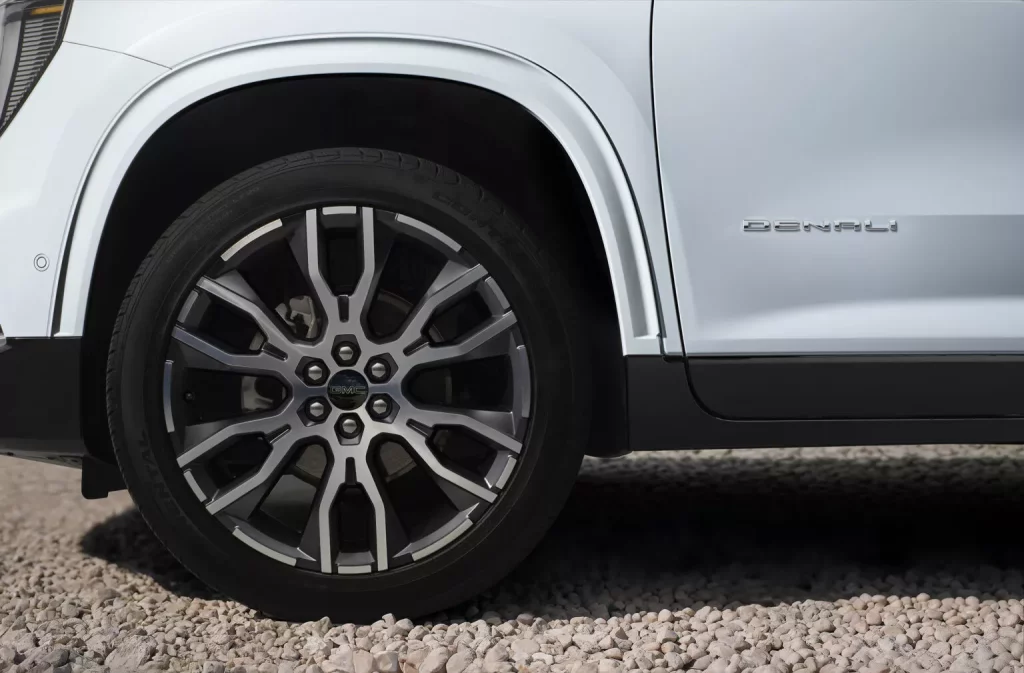 El GMC Acadia se vuelve aún más lujoso con este exclusivo acabado 8 Motor16 2025 GMC Acadia Denali Ultimate 10 Motor16