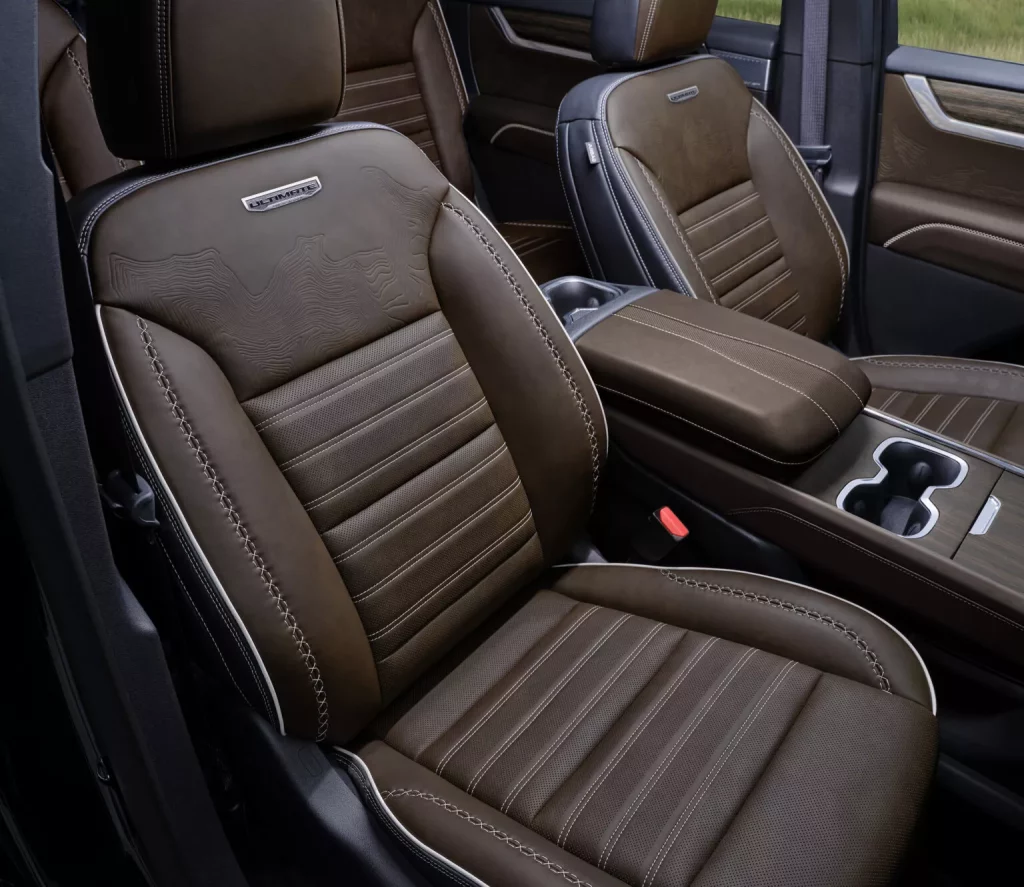 El GMC Acadia se vuelve aún más lujoso con este exclusivo acabado 2 Motor16 2025 GMC Acadia Denali Ultimate. Imagen asientos.