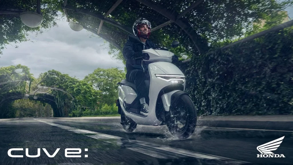 2025 Honda CUV e: Scooter eléctrico. Imagen movimiento.