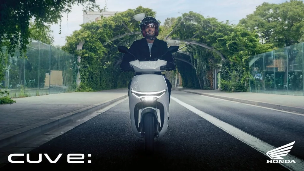 2025 Honda CUV e scooter electrico 15 Motor16