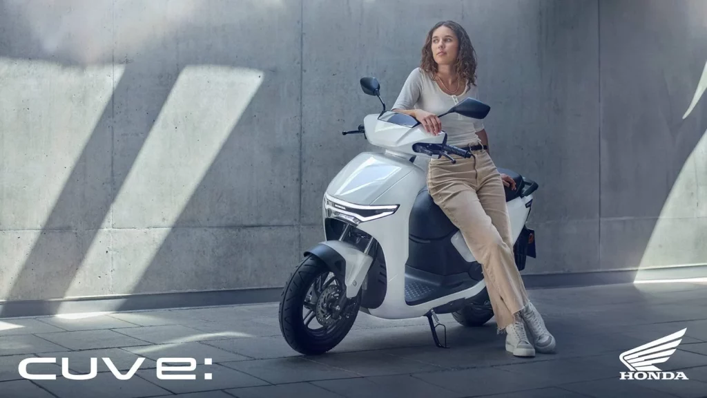2025 Honda CUV e: Scooter eléctrico. Imagen estática.