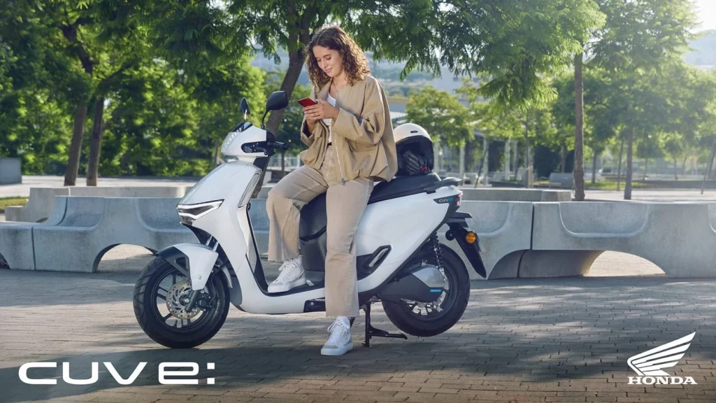 2025 Honda CUV e scooter electrico 19 Motor16