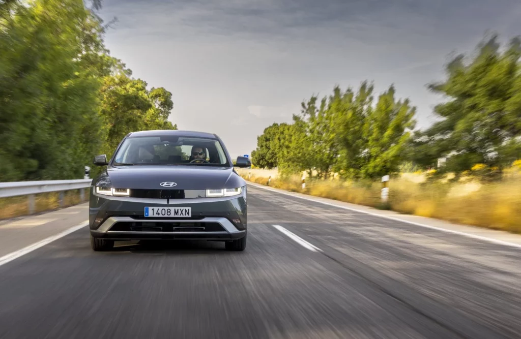 El Hyundai Ioniq 5 pone a Corea y a Ezcaray a un enchufe de distancia 2 Motor16 2025 Hyundai Ioniq 5. Viaje Ezcaray. Imagen coche a coche.