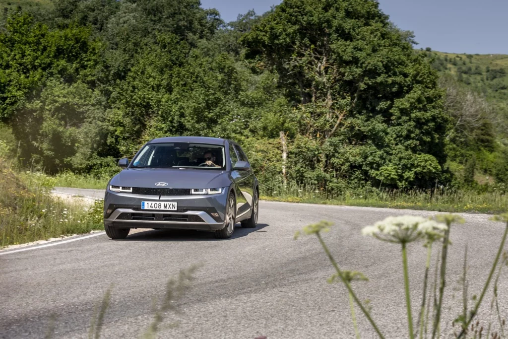 El Hyundai Ioniq 5 pone a Corea y a Ezcaray a un enchufe de distancia 30 Motor16 2025 Hyundai Ioniq 5 viaje Ezcaray 16 Motor16