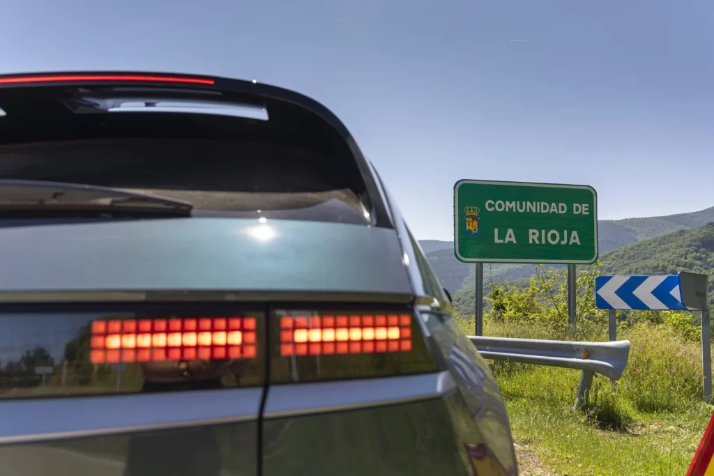 El Hyundai Ioniq 5 pone a Corea y a Ezcaray a un enchufe de distancia 3 Motor16 2025 Hyundai Ioniq 5. Viaje Ezcaray. Imagen señal.
