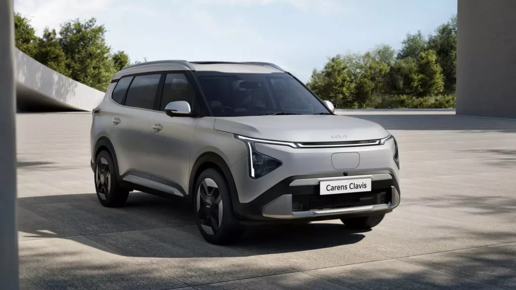 2025 Kia Carens Clavis EV. Imagen delantera.