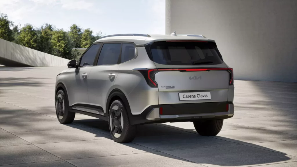 2025 Kia Carens Clavis EV. Imagen trasera.