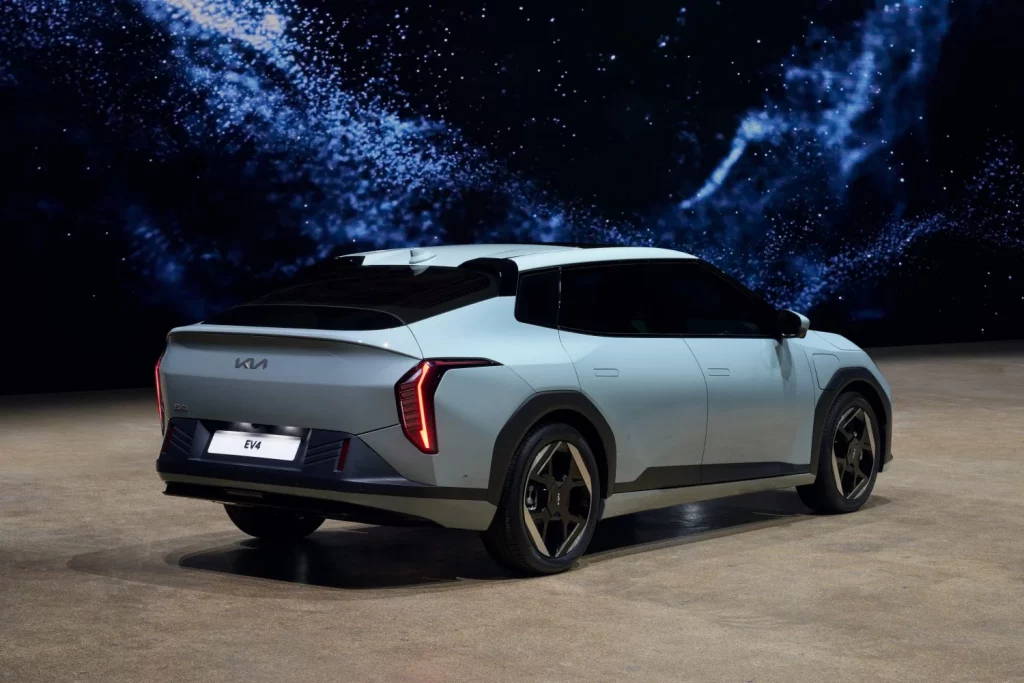 Kia EV4 Fastback: 1.730 euros más caro que sin ese Fastback 11 Motor16 2025 Kia EV4 Fastback 4 Motor16