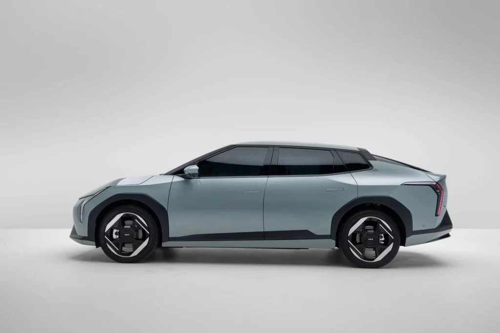 Kia EV4 Fastback: 1.730 euros más caro que sin ese Fastback 6 Motor16 2025 Kia EV4 Fastback 9 Motor16