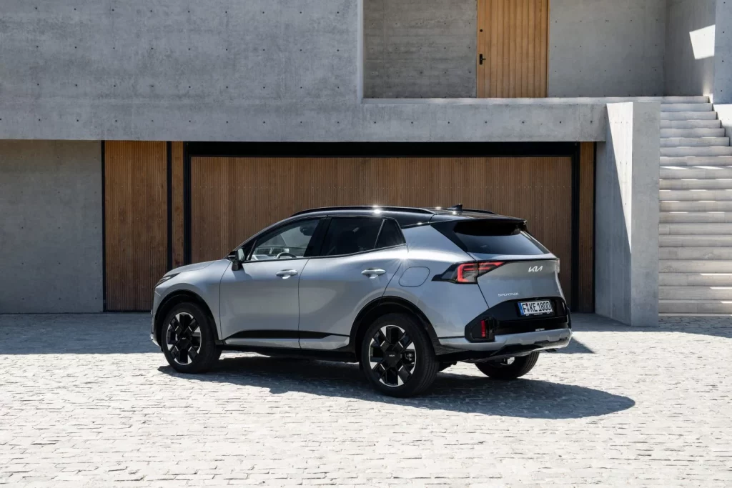 Conducimos el nuevo Kia Sportage: Cuando evolucionar es mejor que revolucionar 3 Motor16 2025 Kia Sportage. Al Volante. Imagen trasera.