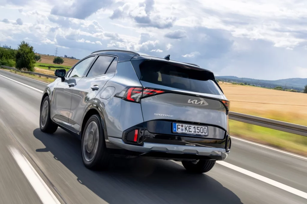 Conducimos el nuevo Kia Sportage: Cuando evolucionar es mejor que revolucionar 5 Motor16 2025 Kia Sportage. Al Volante. Imagen movimiento.