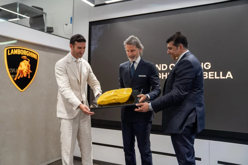 2025 Lamborghini Marbella. Imagen inauguración.