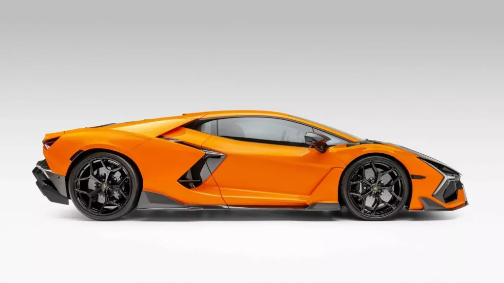 Vorsteiner ha creado un traje de carbono para el Lamborghini Revuelto que cuesta una fortuna 9 Motor16 2025 Lamborghini Revuelto Vorsteiner 6 Motor16