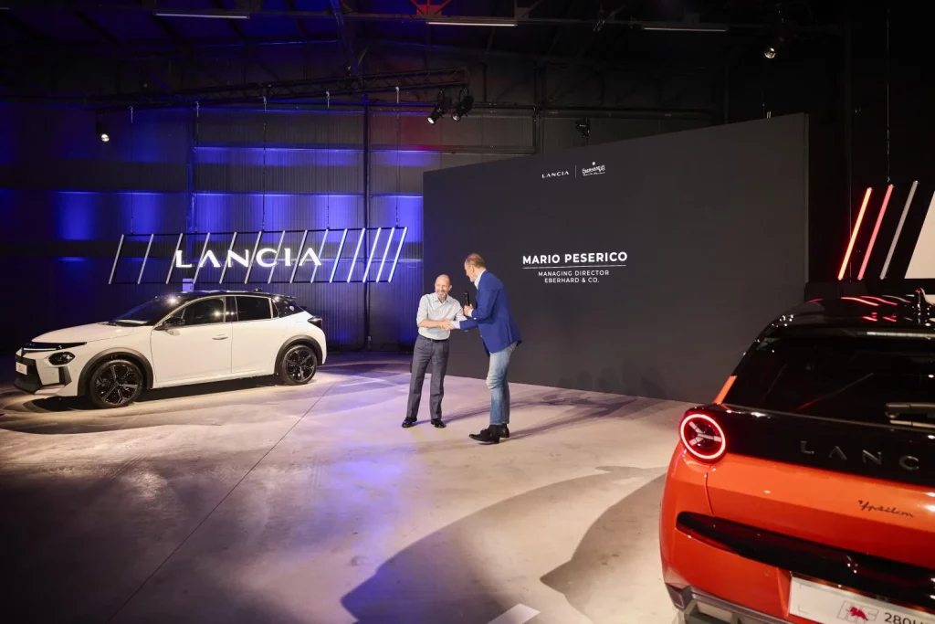 El deportivo Lancia Ypsilon HF ya tiene un reloj a juego y firmado por Eberhard & Co. 5 Motor16 2025 Lancia Ypsilon HF Reloj Eberhard 3 Motor16
