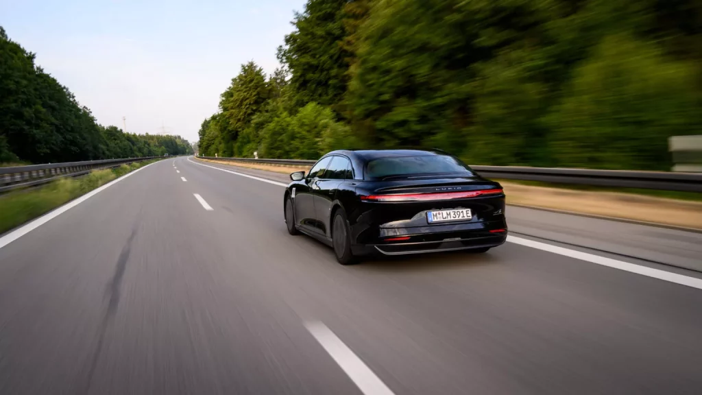 2025 Lucid Air Grand Touring. Récord Guinness. Imagen movimiento.