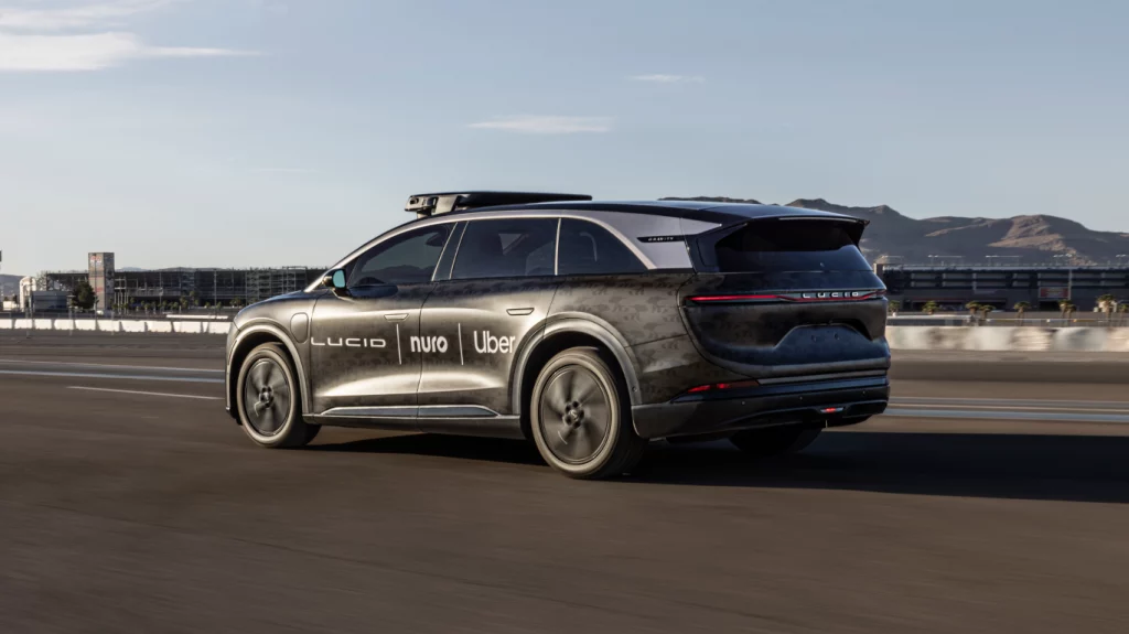 Uber ayudará a Lucid Motors a plantar cara a Tesla como sólo ellos saben hacer 2 Motor16 2025 Lucid Gravity. Uber. Robotaxi. Imagen movimiento.