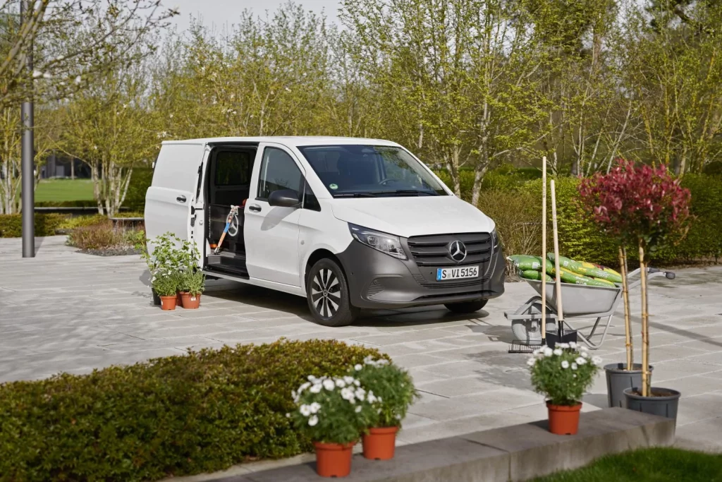 Mercedes-Benz Vito: 30 años de la furgoneta indestructible con el sello 'Made in Vitoria' 3 Motor16 2025 Mercedes-Benz Vito. 30 años. Imagen.