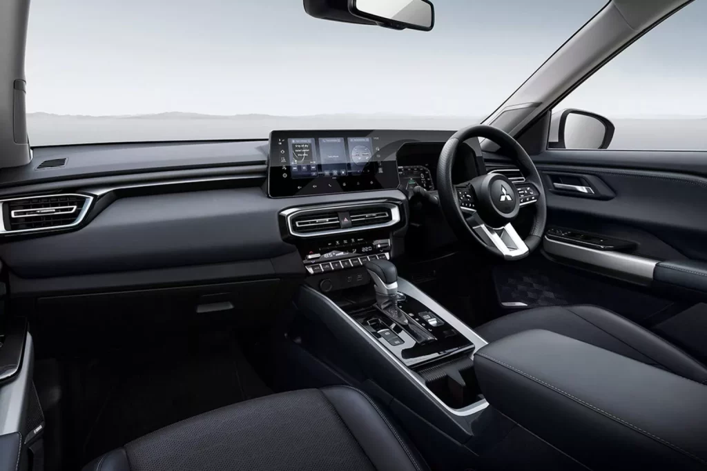Mitsubishi Destinator: El SUV de 7 plazas que no esperabas... y que no verás 1 Motor16 2025 Mitsubishi Destinator. Imagen interior.