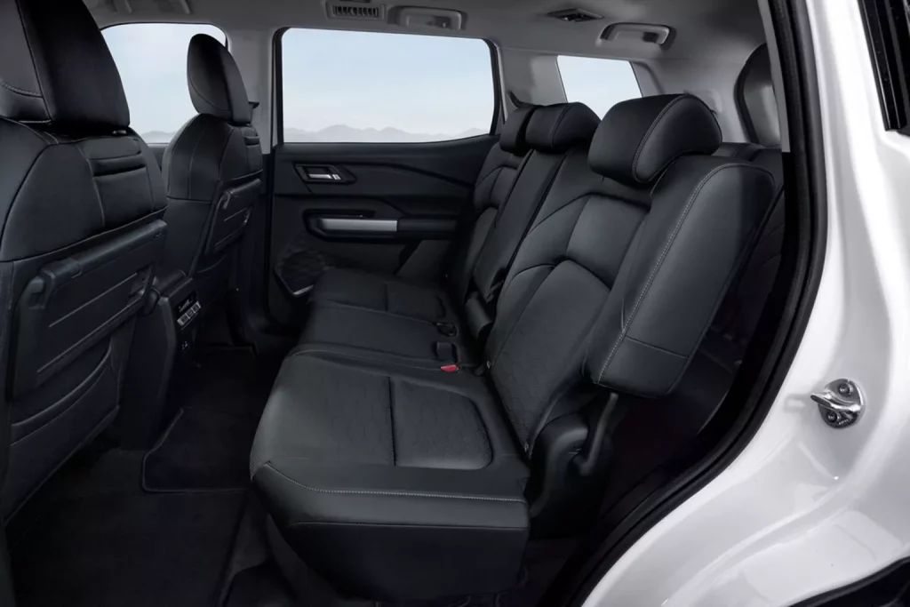 Mitsubishi Destinator: El SUV de 7 plazas que no esperabas... y que no verás 18 Motor16 2025 Mitsubishi Destinator Indonesia 21 Motor16