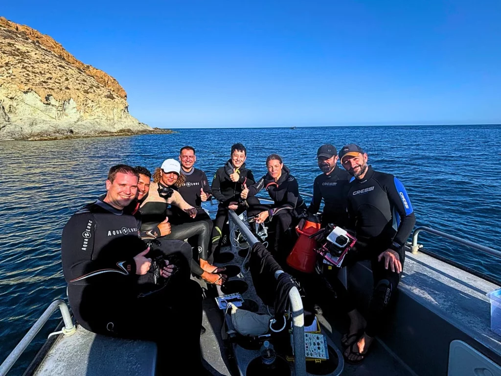 El motivo que lleva a OMODA & JAECOO a explorar el fondo marino de Almería 1 Motor16 2025 Omoda & Jaecoo. Fondo marino. Almería. Imagen barca.