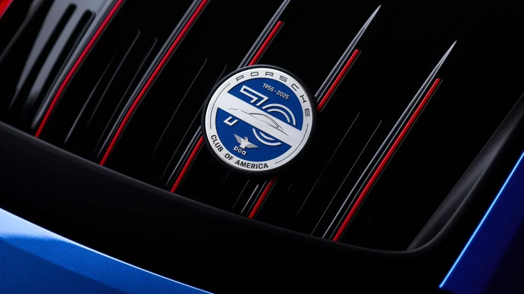 Este Porsche 911 es tan especial que es exclusivo para socios 2 Motor16 2025 Porsche 911 Carrera T Club Coupé. PCA. Imagen logo.