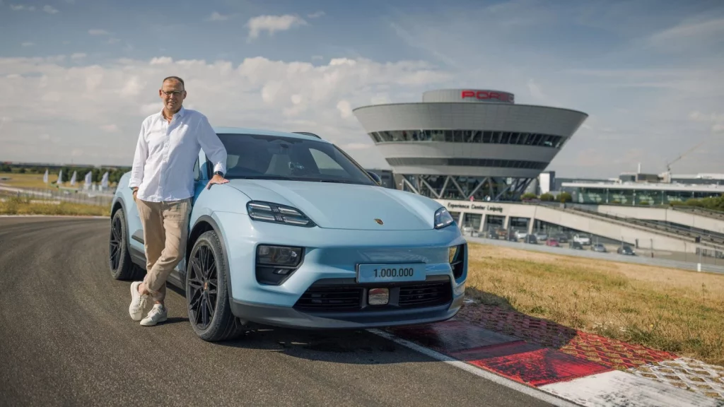 2025 Porsche Macan 1 millón. Imagen entrega.