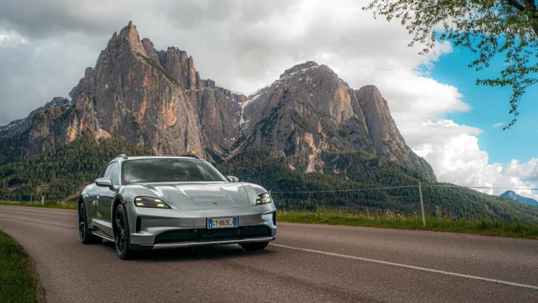 Los Dolomitas y un Porsche Taycan 4 Cross Turismo: La combinación perfecta para cambiar de aires