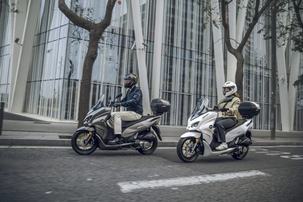 QJ Motor MTX 125: Un scooter urbano alicatado hasta el techo por menos de 3.000 euros 17 Motor16 2025 QJ MOTOR MTX 125 scooter 13 Motor16
