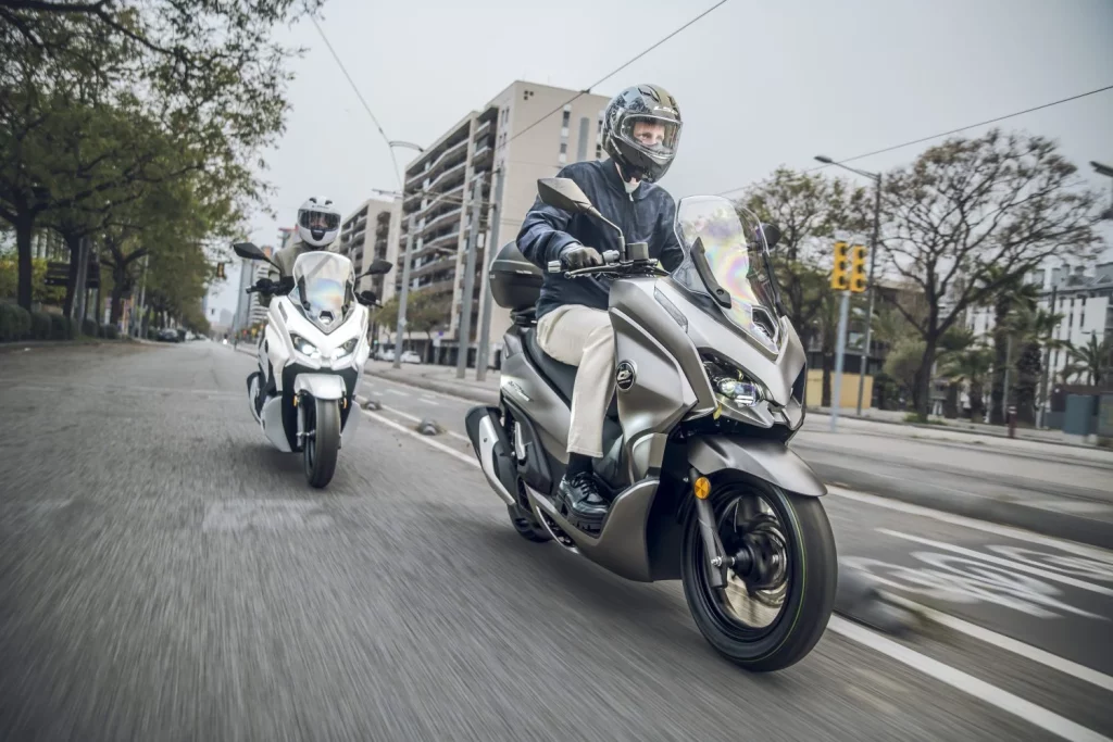QJ Motor MTX 125: Un scooter urbano alicatado hasta el techo por menos de 3.000 euros 18 Motor16 2025 QJ MOTOR MTX 125 scooter 14 Motor16