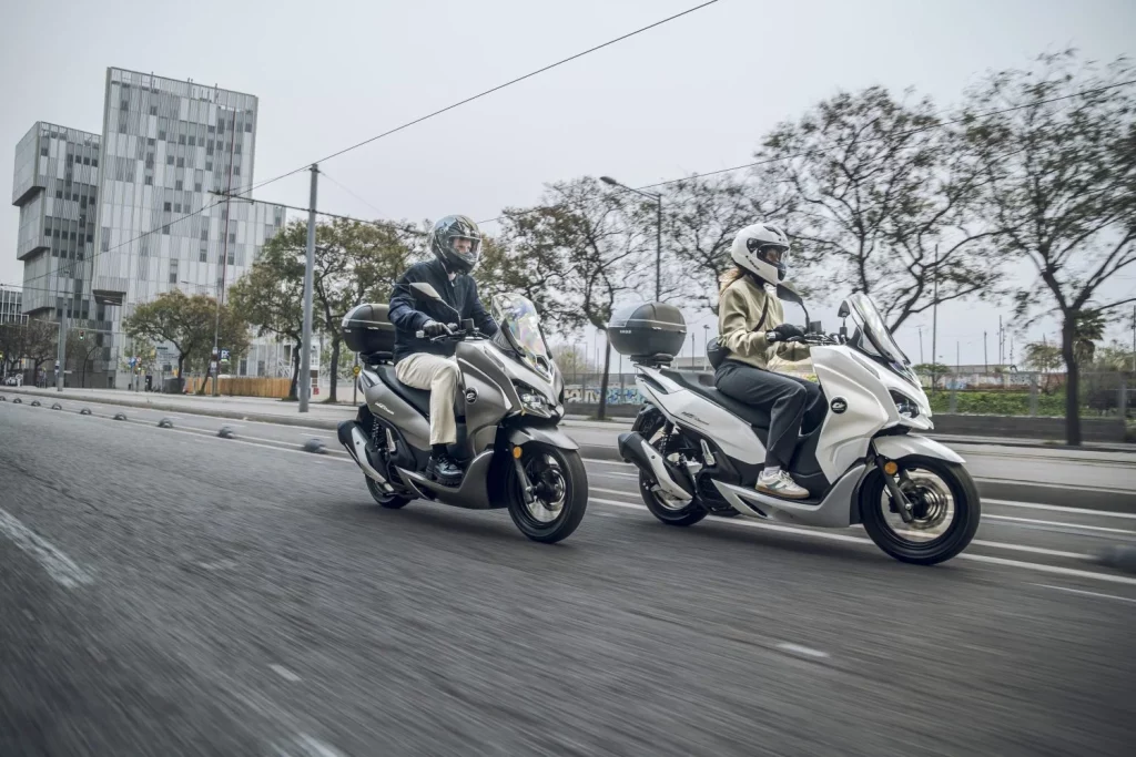 QJ Motor MTX 125: Un scooter urbano alicatado hasta el techo por menos de 3.000 euros 22 Motor16 2025 QJ MOTOR MTX 125 scooter 18 Motor16