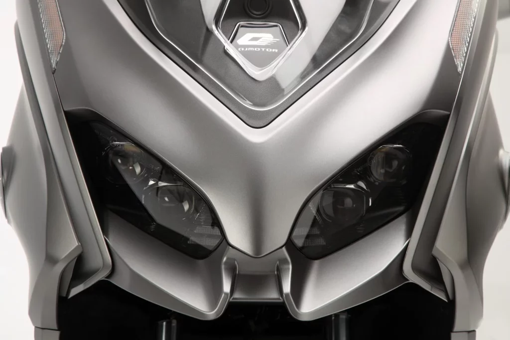 QJ Motor MTX 125: Un scooter urbano alicatado hasta el techo por menos de 3.000 euros 31 Motor16 2025 QJ MOTOR MTX 125 scooter 27 Motor16