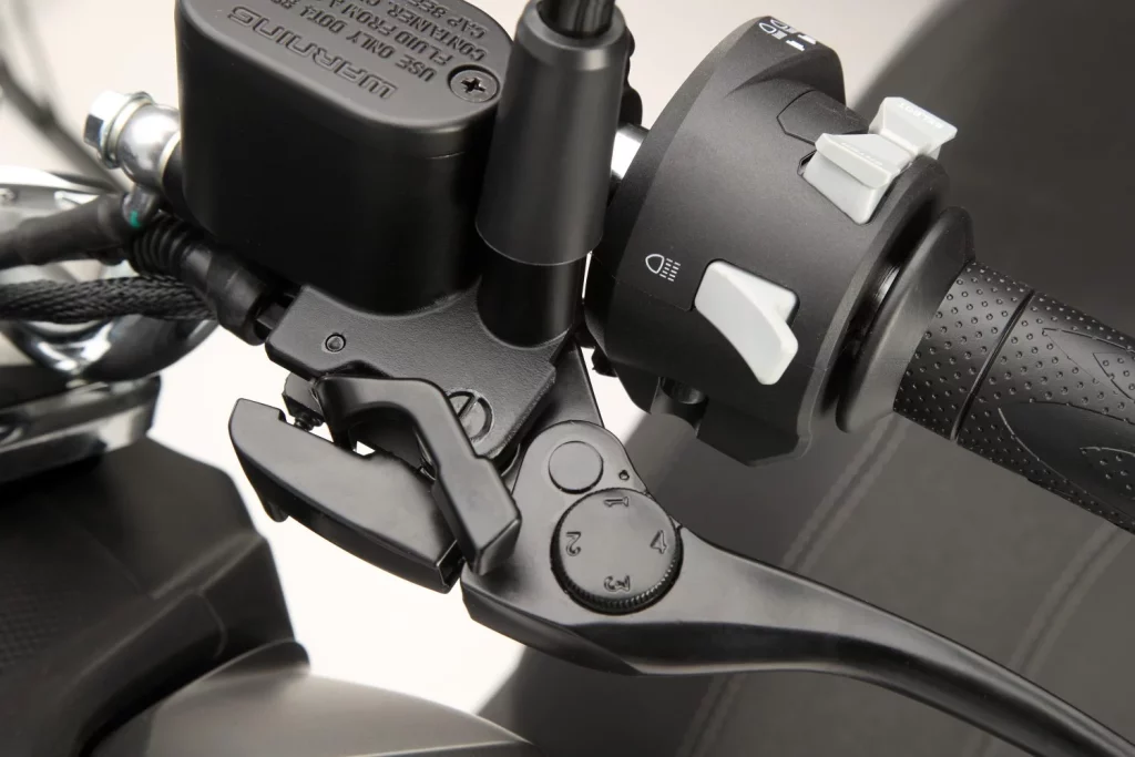QJ Motor MTX 125: Un scooter urbano alicatado hasta el techo por menos de 3.000 euros 32 Motor16 2025 QJ MOTOR MTX 125 scooter 28 Motor16